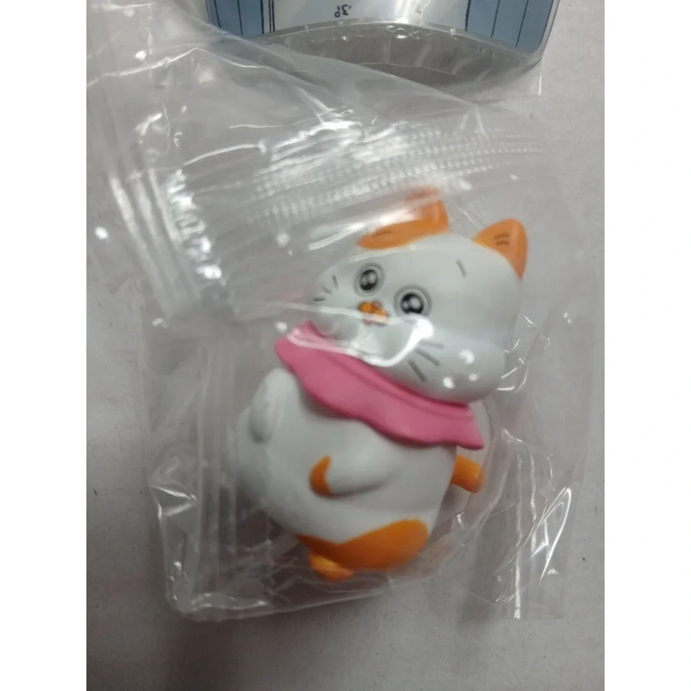 Trading figures - set of 3‎ types 